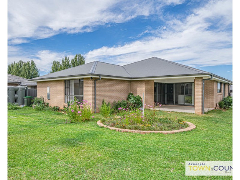 23 Holmfield Drive, Armidale NSW 2350