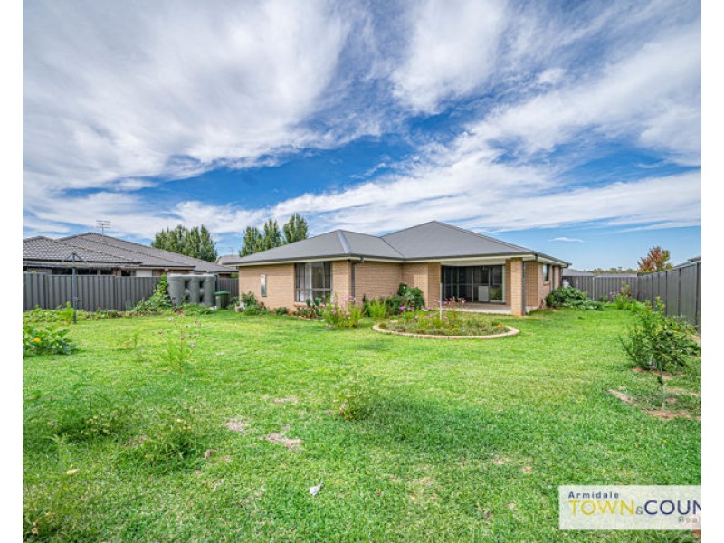 23 Holmfield Drive, Armidale NSW 2350