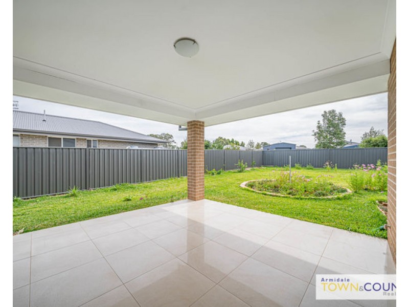 23 Holmfield Drive, Armidale NSW 2350