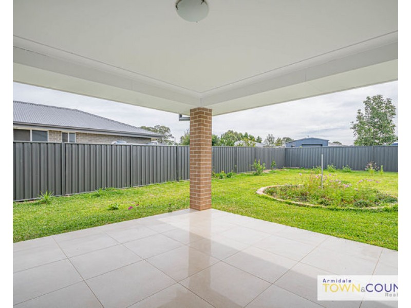 23 Holmfield Drive, Armidale NSW 2350