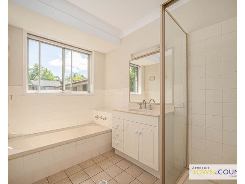 8 Fiona Place, Armidale NSW 2350