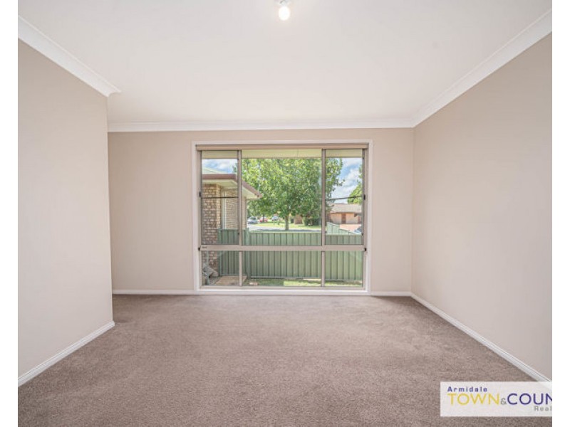8 Fiona Place, Armidale NSW 2350