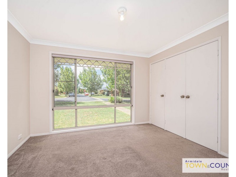 8 Fiona Place, Armidale NSW 2350