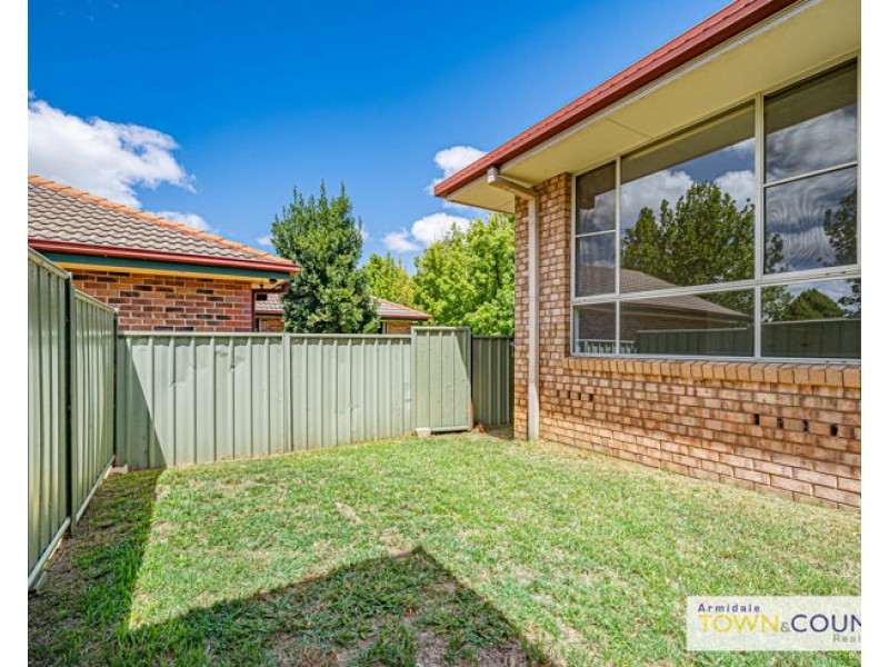 8 Fiona Place, Armidale NSW 2350