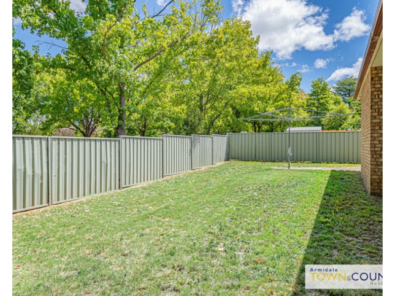 8 Fiona Place, Armidale NSW 2350