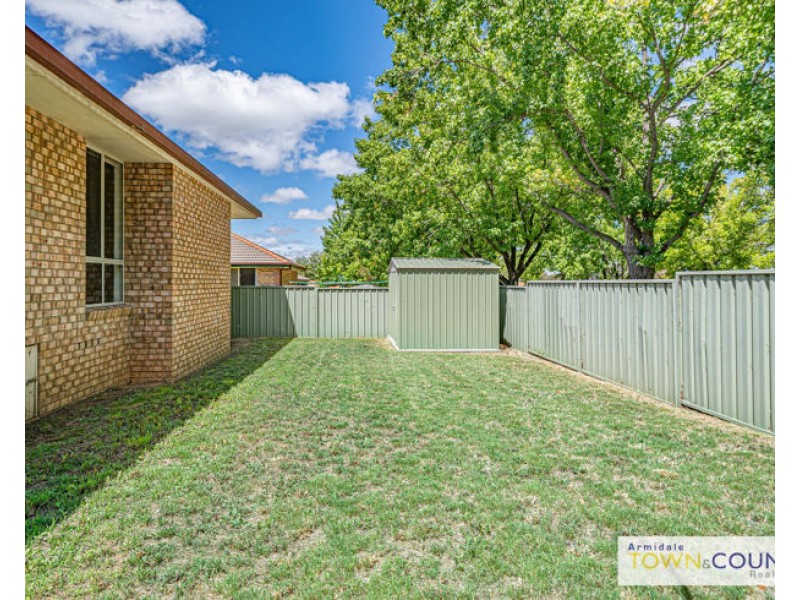 8 Fiona Place, Armidale NSW 2350