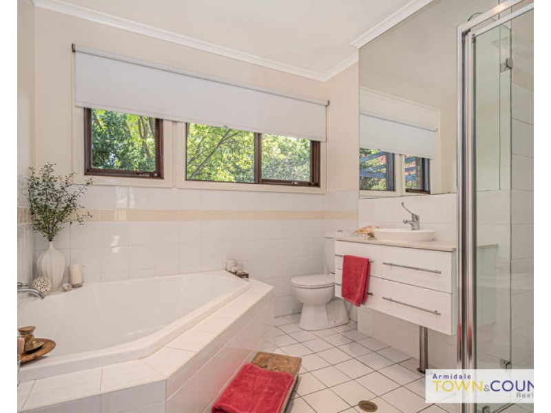 1 Bona Vista Road, Armidale NSW 2350