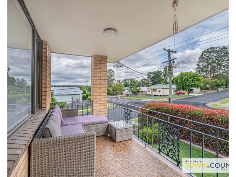 8 198 Donnelly Street, Armidale NSW 2350