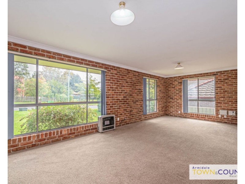 2/13 Glendower Close, Armidale NSW 2350