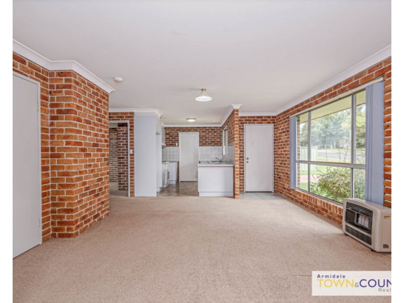 2/13 Glendower Close, Armidale NSW 2350