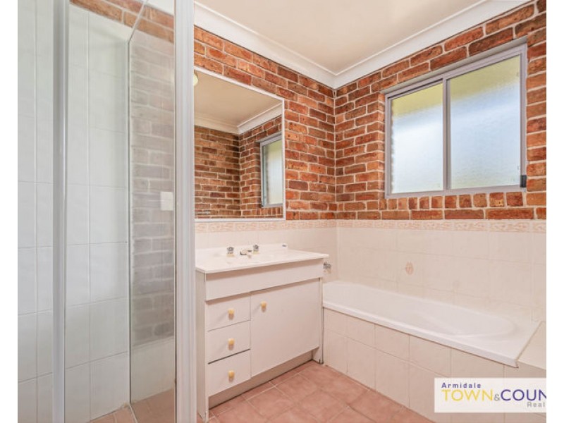 2/13 Glendower Close, Armidale NSW 2350
