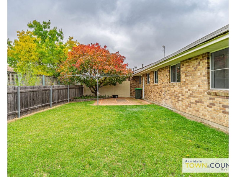 1/8 Centennial Close, Armidale NSW 2350