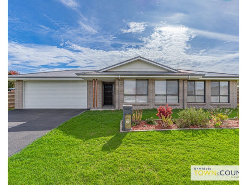 14 Peterson Drive, Armidale NSW 2350