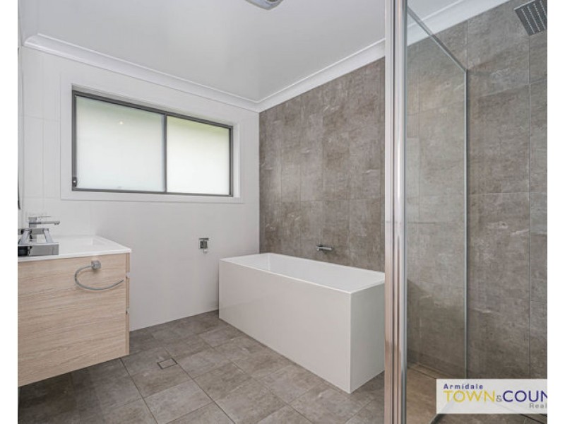14 Peterson Drive, Armidale NSW 2350