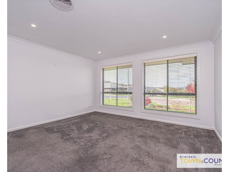 14 Peterson Drive, Armidale NSW 2350