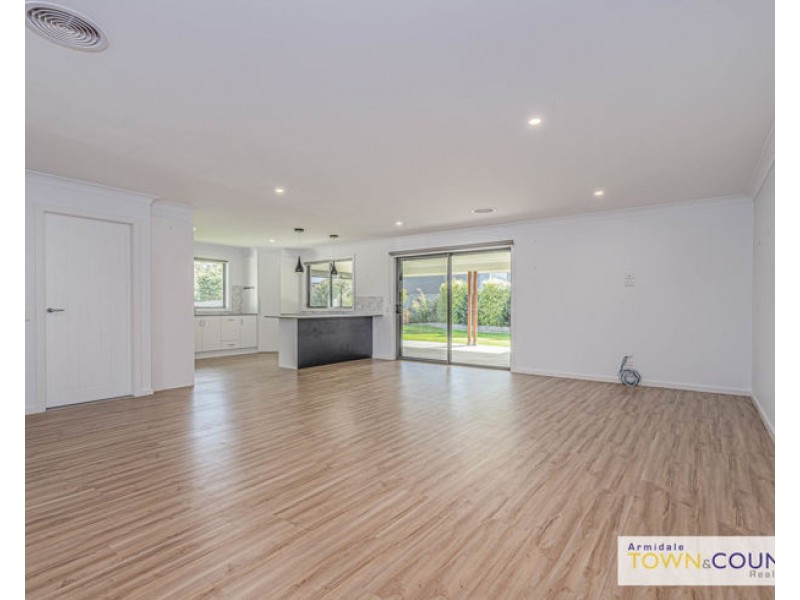 14 Peterson Drive, Armidale NSW 2350