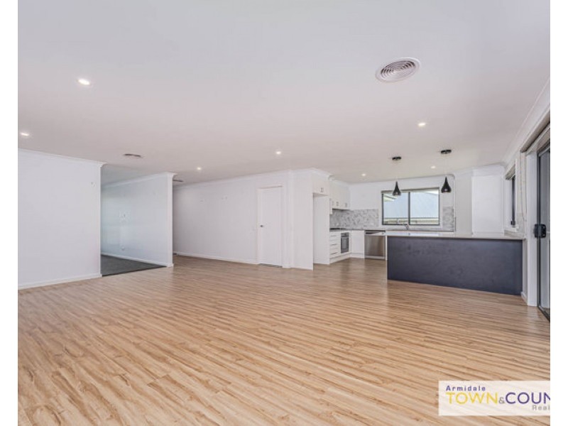 14 Peterson Drive, Armidale NSW 2350