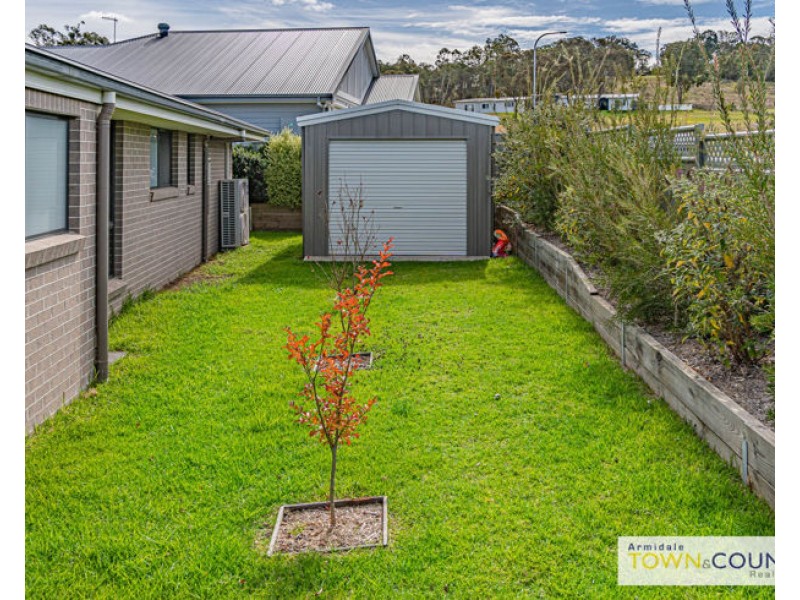 14 Peterson Drive, Armidale NSW 2350