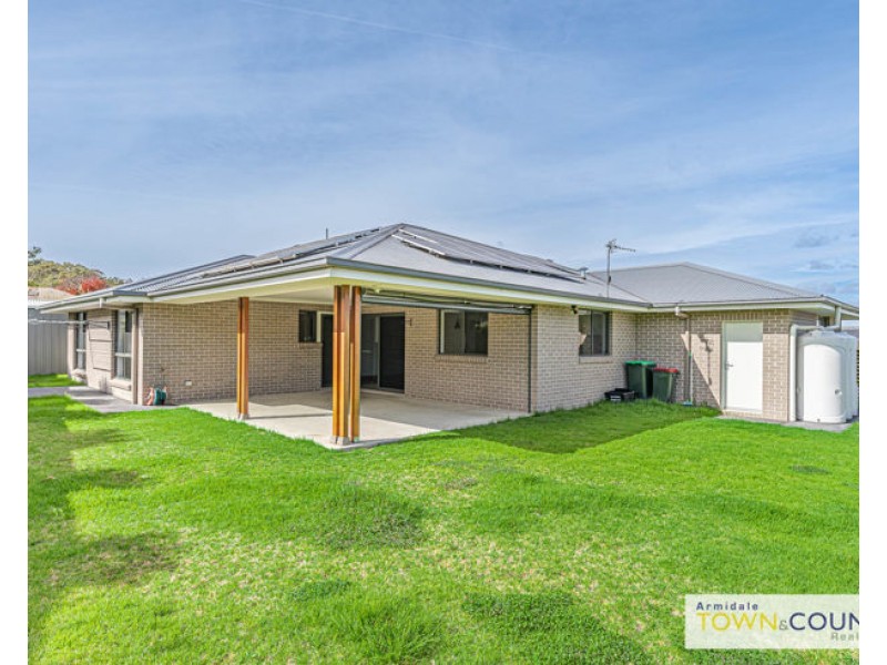 14 Peterson Drive, Armidale NSW 2350
