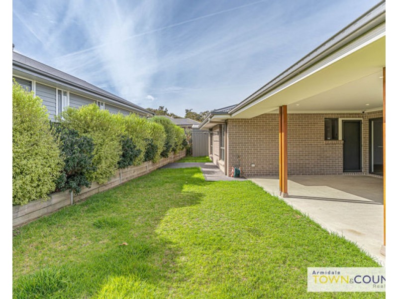 14 Peterson Drive, Armidale NSW 2350