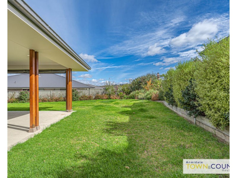 14 Peterson Drive, Armidale NSW 2350