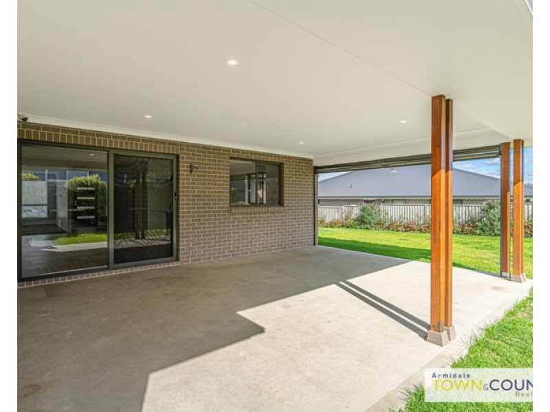 14 Peterson Drive, Armidale NSW 2350