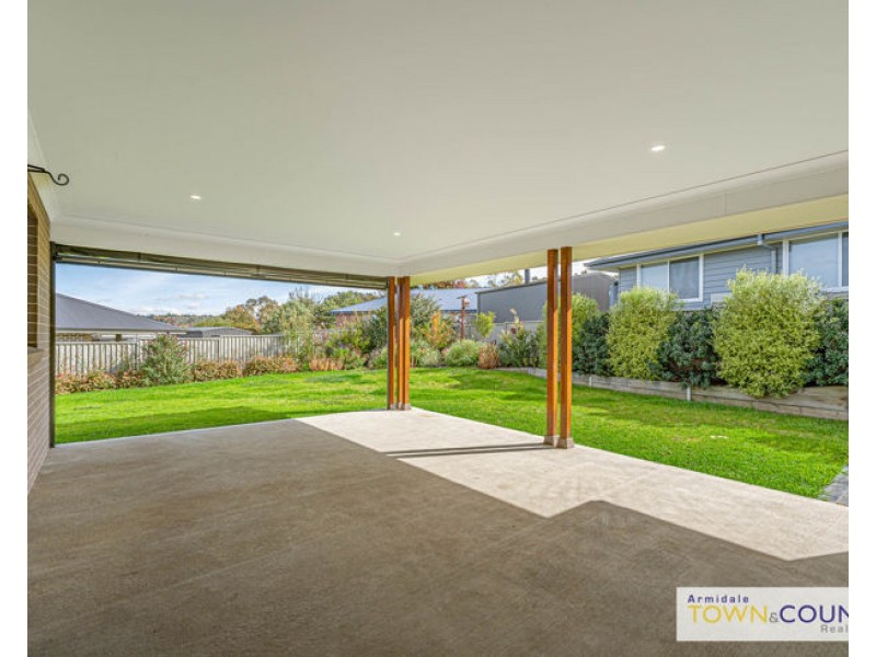 14 Peterson Drive, Armidale NSW 2350