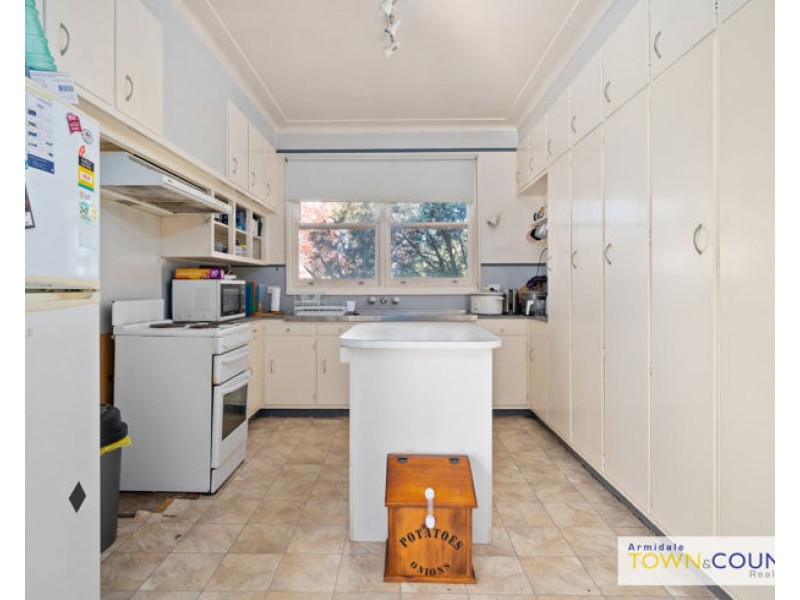 8 Marsh Street, Armidale NSW 2350