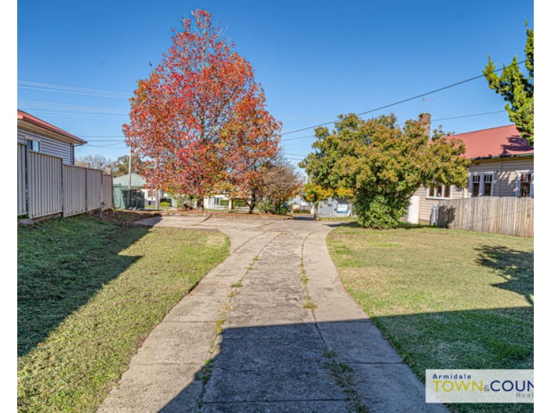 8 Marsh Street, Armidale NSW 2350