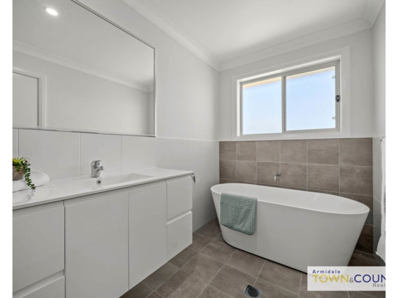 1 Willow Way, Armidale NSW 2350