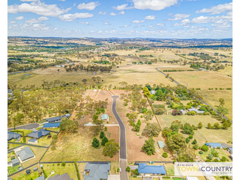 11 Campbell Parade, Armidale NSW 2350