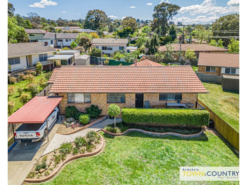 1 Richardson Avenue, Armidale NSW 2350