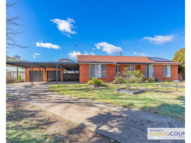 2 Penfold Place, Armidale NSW 2350