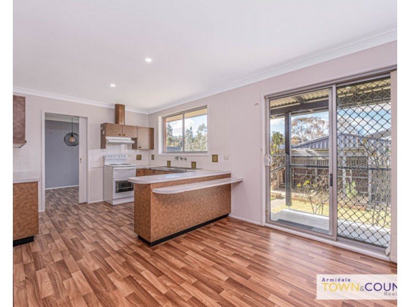2 Penfold Place, Armidale NSW 2350