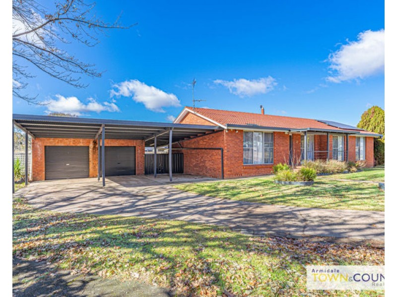 2 Penfold Place, Armidale NSW 2350