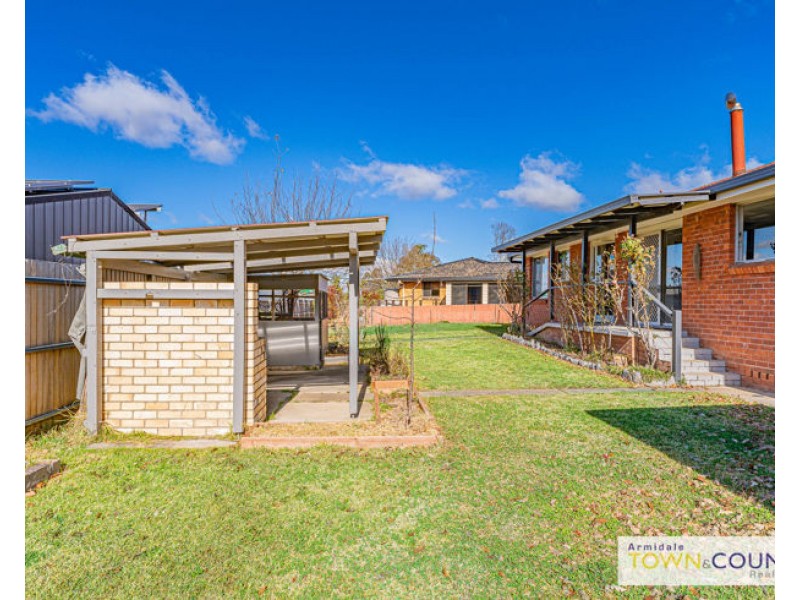 2 Penfold Place, Armidale NSW 2350