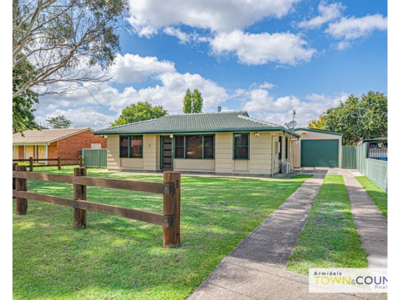 7 McIntosh Crescent, Armidale NSW 2350