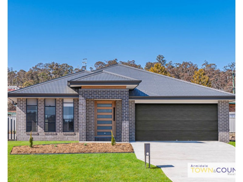 4 Bruce Close, Armidale NSW 2350
