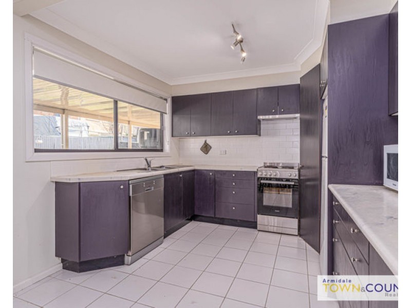 12 Chestnut Avenue, Armidale NSW 2350