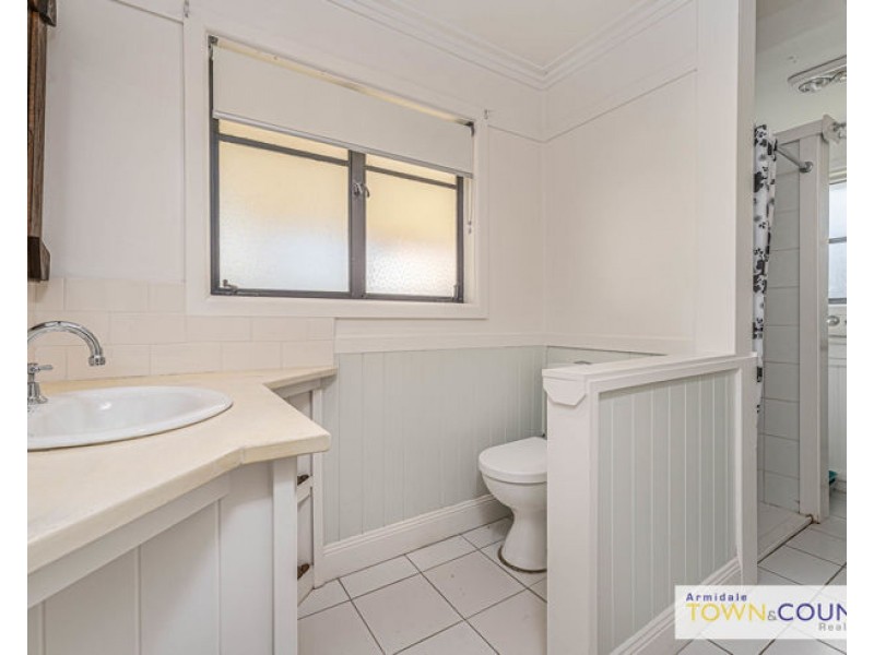 12 Chestnut Avenue, Armidale NSW 2350