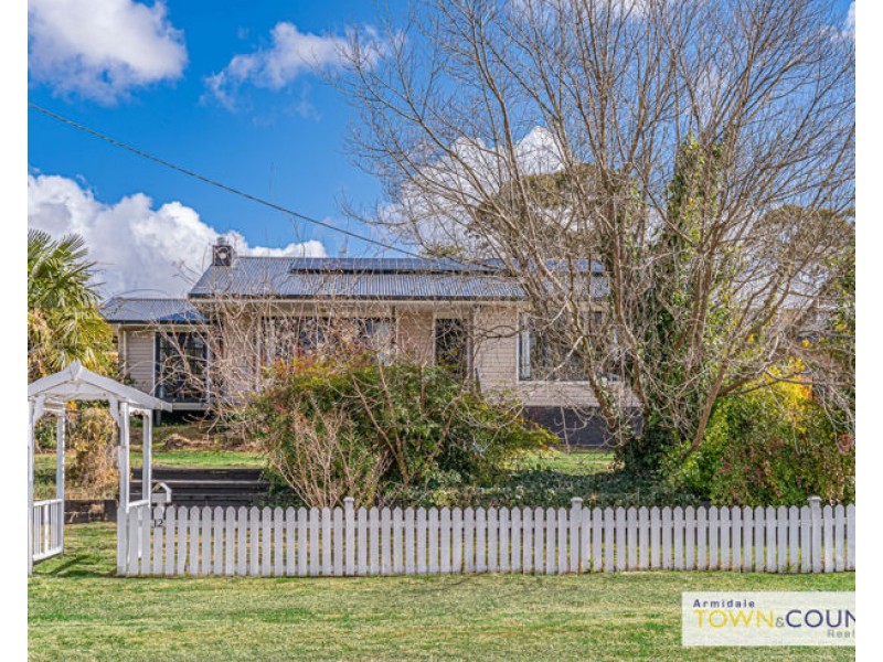 12 Chestnut Avenue, Armidale NSW 2350