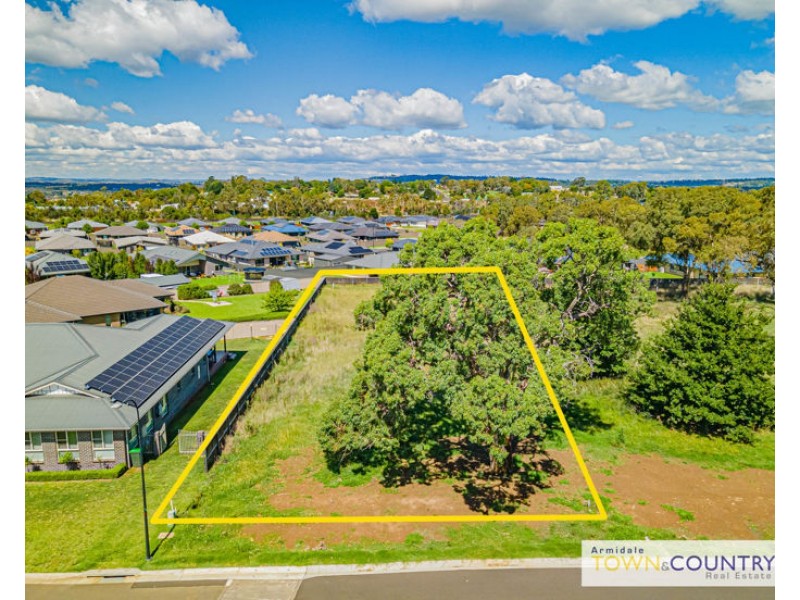 7 Campbell Parade, Armidale NSW 2350