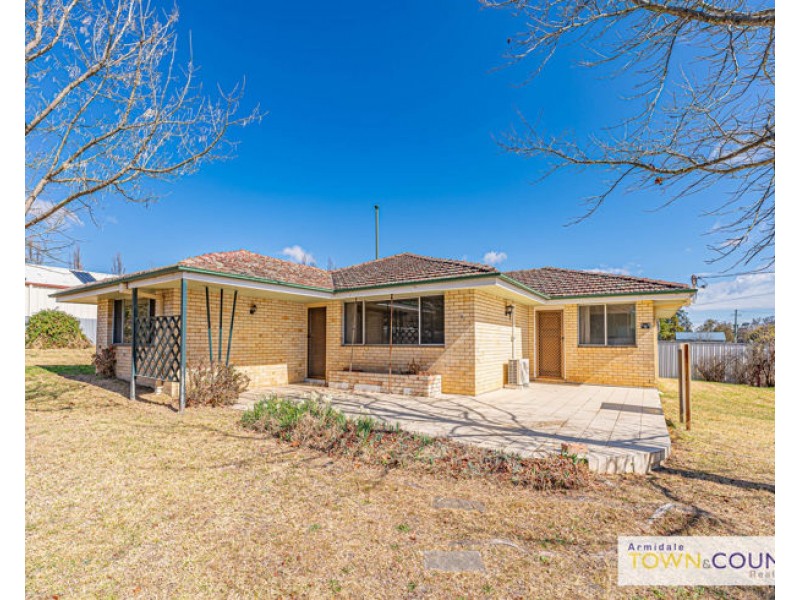 9 McShane Avenue, Armidale NSW 2350