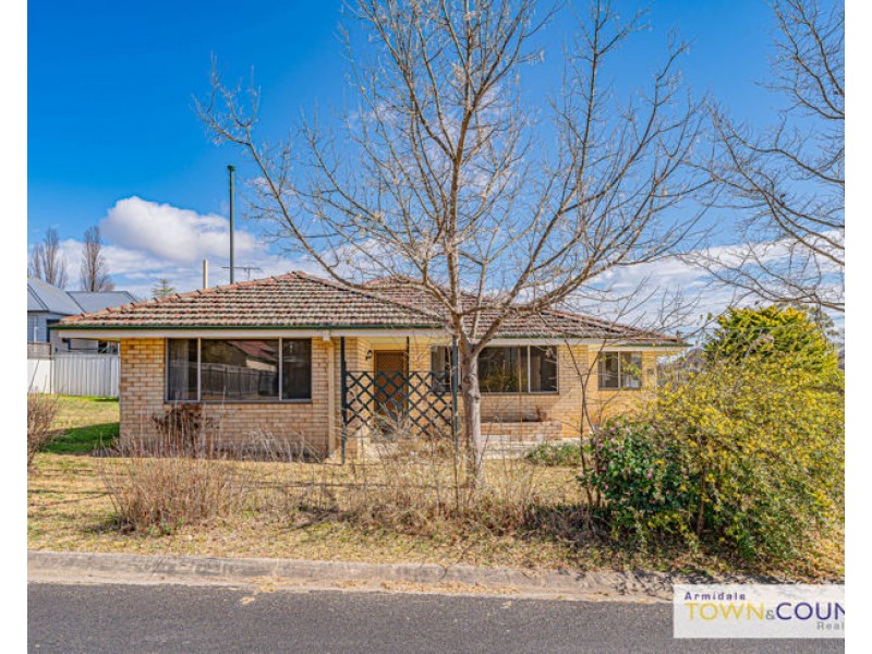 9 McShane Avenue, Armidale NSW 2350