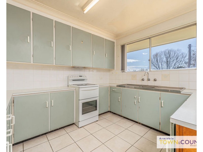 9 McShane Avenue, Armidale NSW 2350