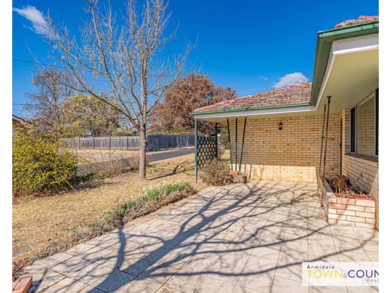 9 McShane Avenue, Armidale NSW 2350