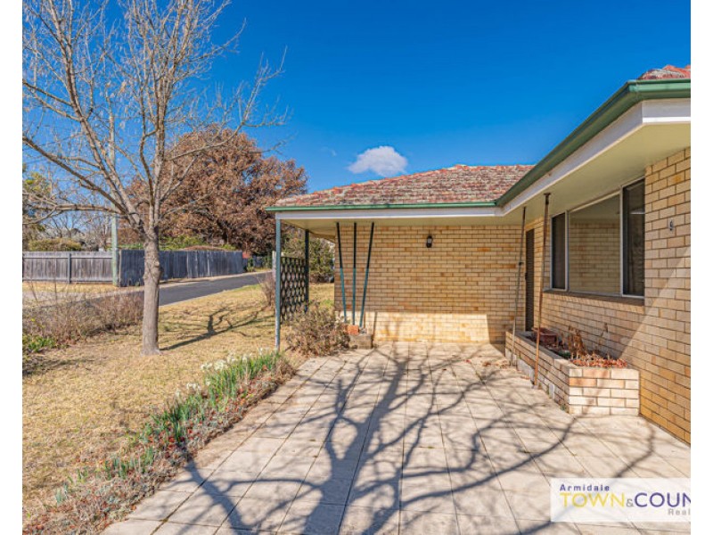 9 McShane Avenue, Armidale NSW 2350
