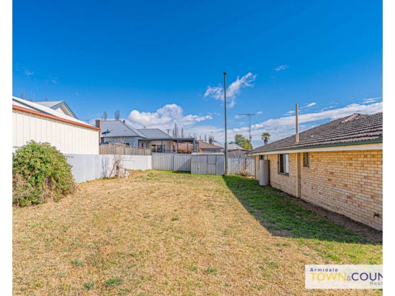 9 McShane Avenue, Armidale NSW 2350