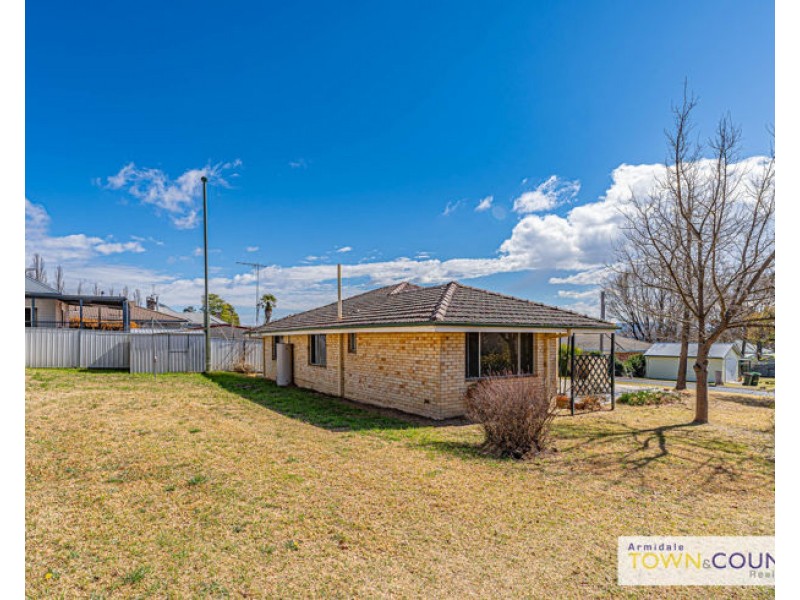 9 McShane Avenue, Armidale NSW 2350