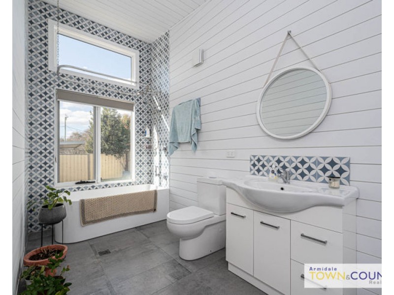 75 Douglas Street, Armidale NSW 2350